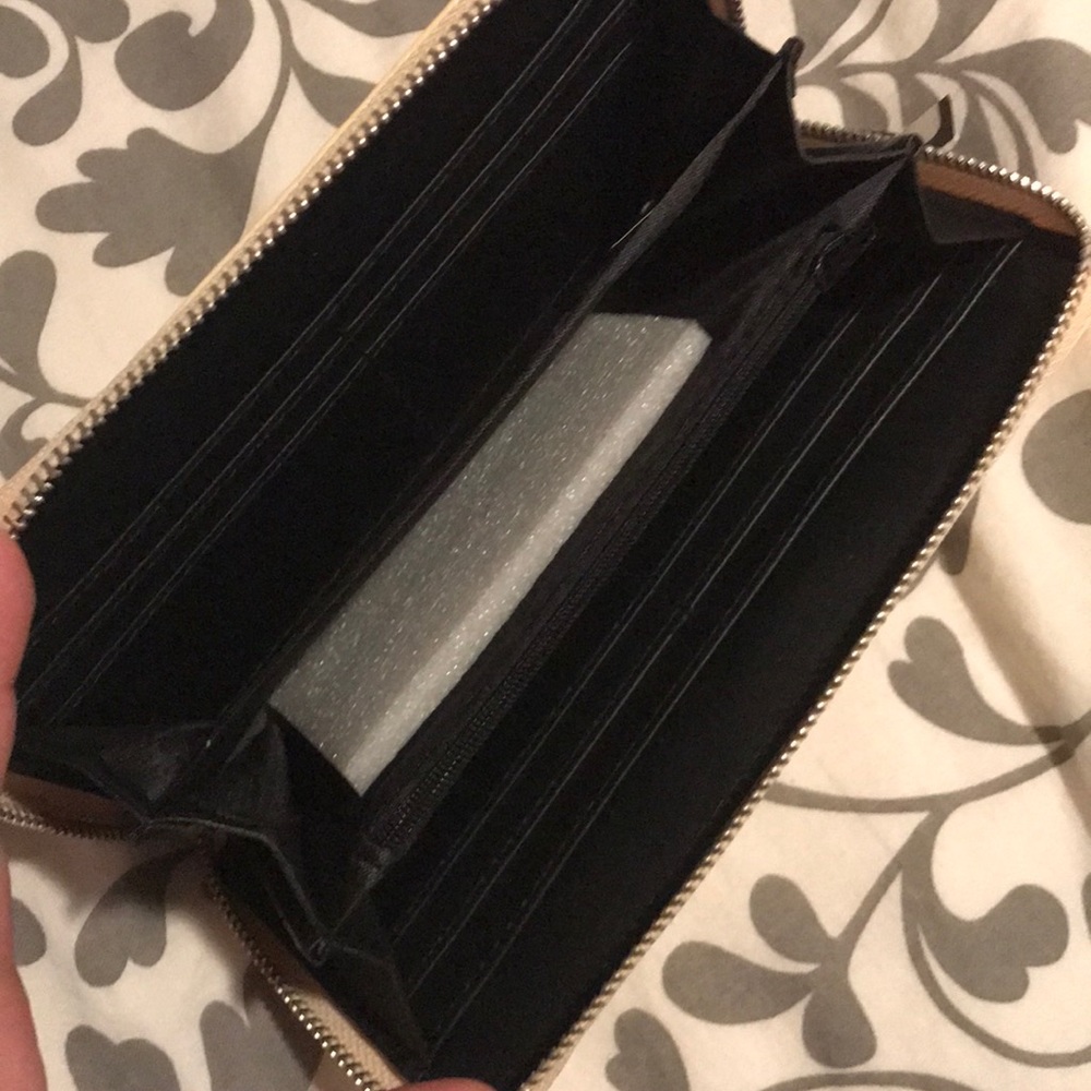 Tan/Cream Wallet - Picture 3 of 4